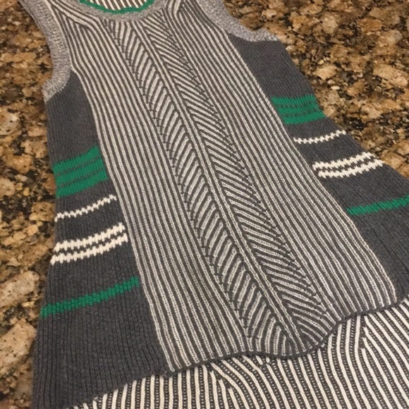 CABI SWEATER 💕SALE - Picture 2 of 8